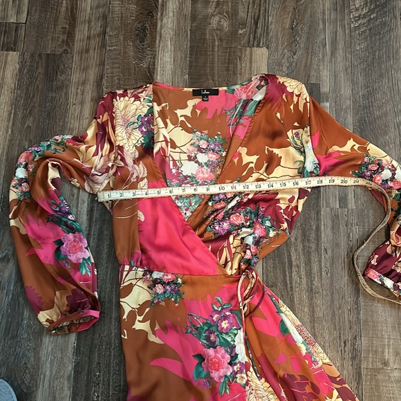 NWOT Lulu’s Satin Dress - Picture 2 of 3